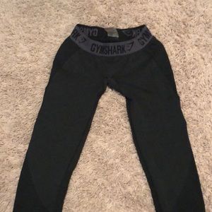 Gym shark crop leggings